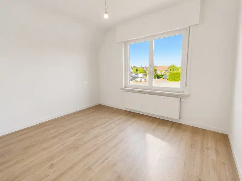 Gezinswoning met 3 slaapkamers, ruime tuin en garage te Lombardsijde! foto 8