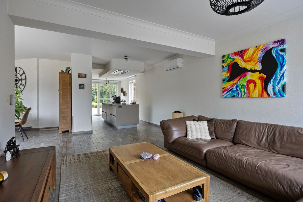 TIJDLOZE PAREL IN HET GROEN - STIJLVOL GERENOVEERDE VRIJSTAANDE WONING MET PRAKTIJK- OF BUREAURUIMTE OP RUIM PERCEEL VAN 13A31CA. foto 10