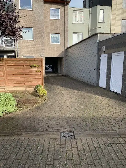 Gesloten garagebox op gelijkvloers, met elektriciteit en verlichting foto 7