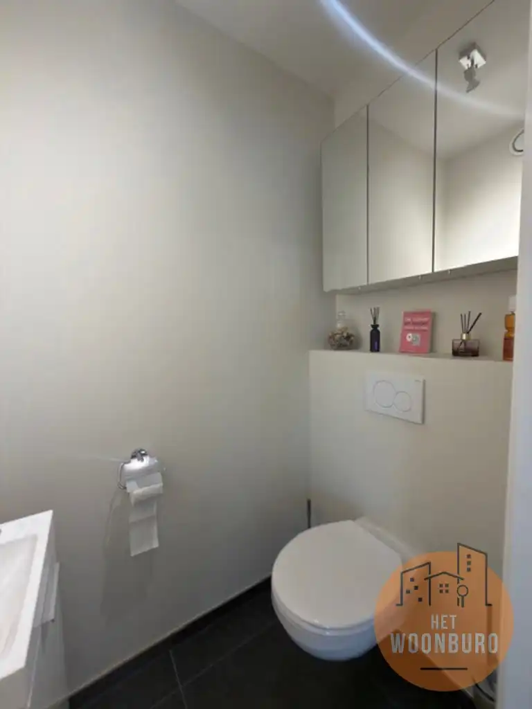 Modern en ruim appartement met kelder en autostaanplaats. foto 9