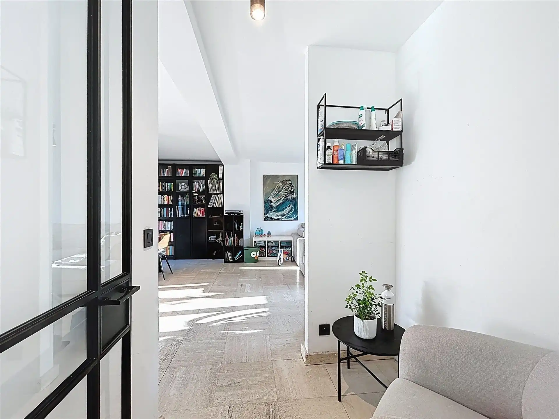 Instapklare ruime woning met grote garage op perceel van 359m² foto {{pictureIndex}}