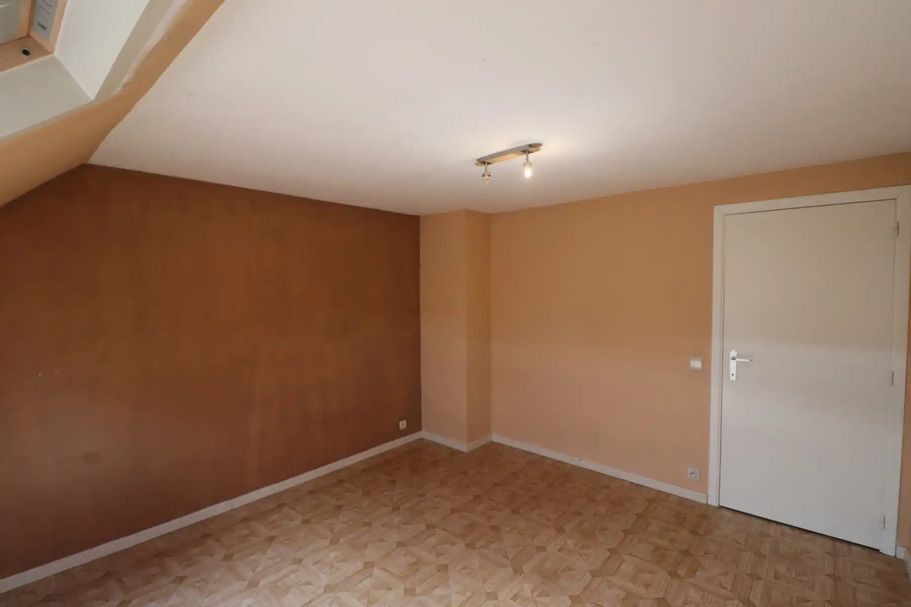 Woning met 4 slaapkamers, terras met tuin en garage. foto 12