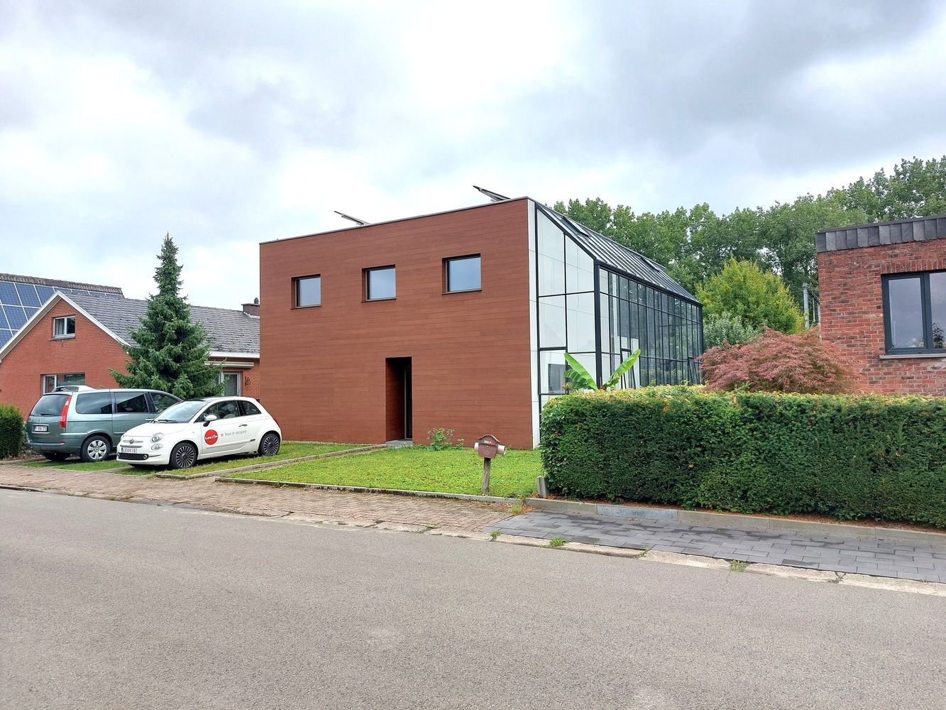 Ruime woning in Leuvense stadsrand // 5 slaapkamers // 2 badkamers //groene tuin // parking foto {{pictureIndex}}