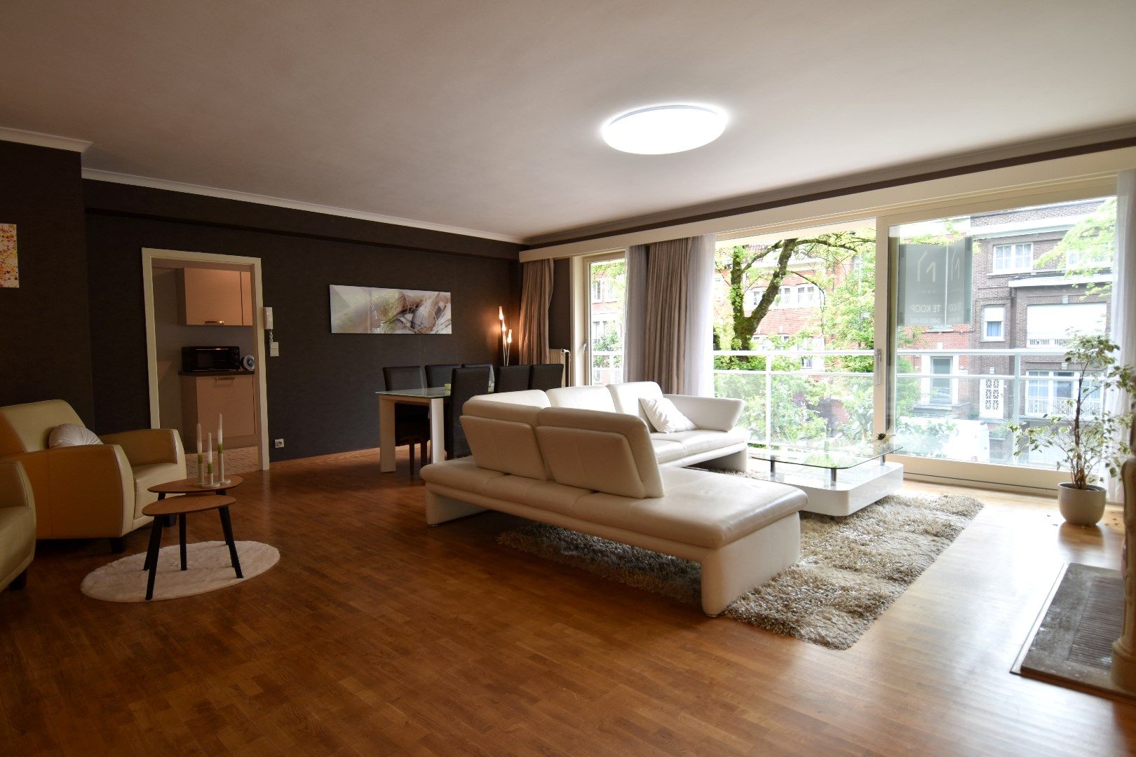 Instapklaar appartement met 2 slaapkamers, 2 terrassen en ruime kelderberging te koop centrum-Kortrijk foto 6