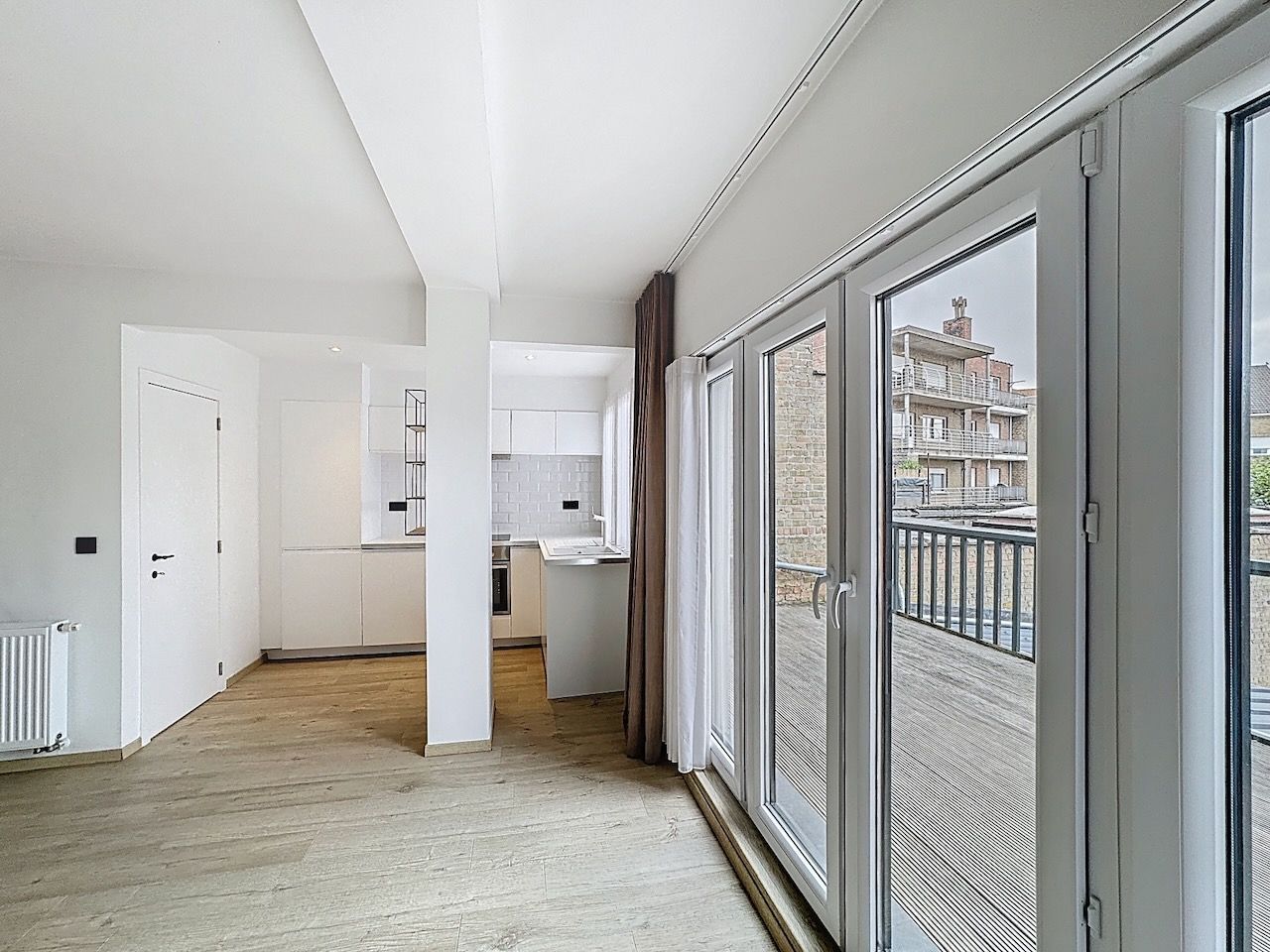 Lichtrijk één slaapkamer appartement met uitzonderlijk ruim west gericht terras. foto 5