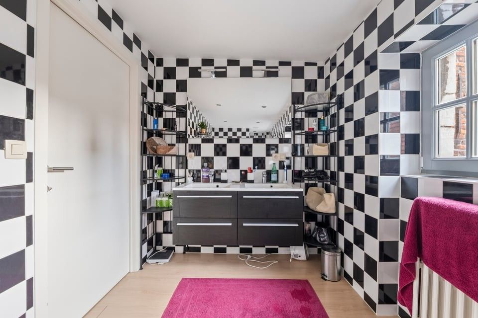 ICONISCH HANDELSPAND MET LUXUEUZE WOONST OP DE GROTE MARKT VAN SINT-TRUIDEN foto 21