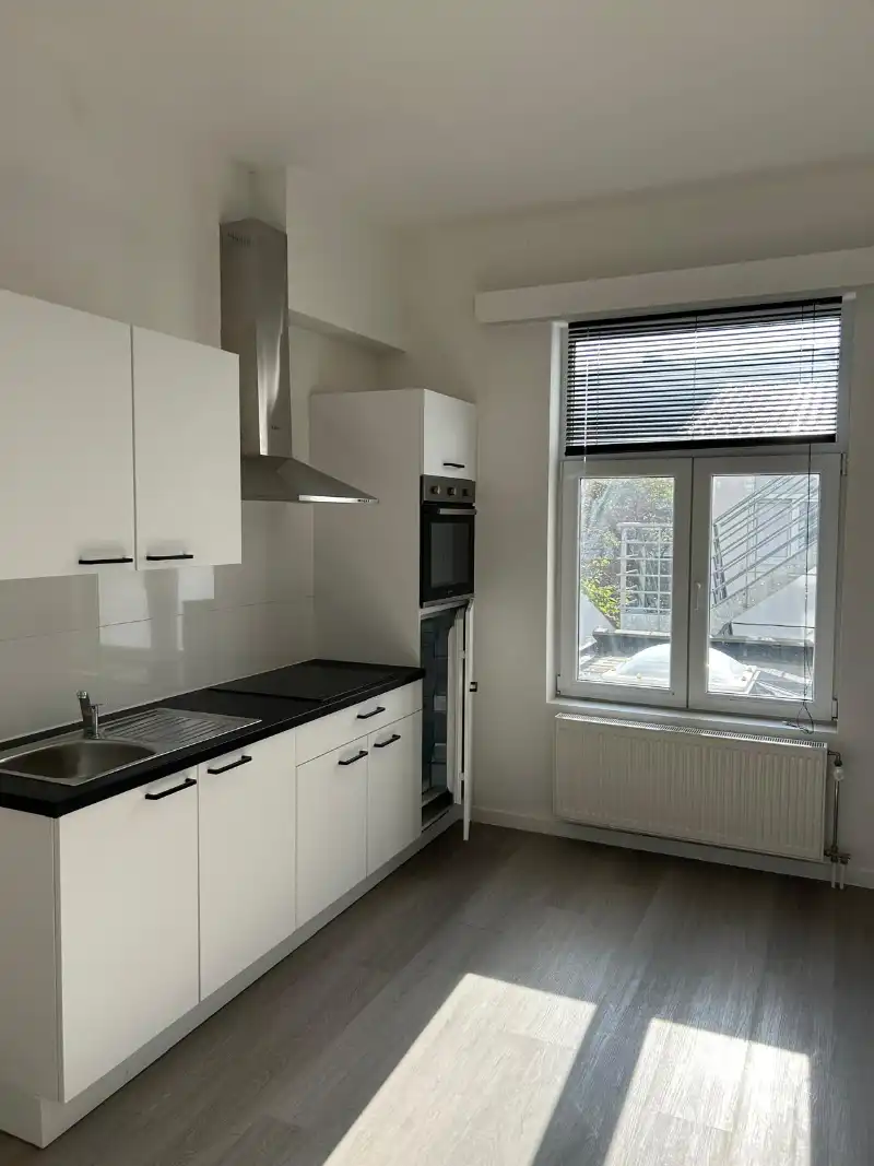 Volledig gerenoveerd  1-slaapkamerappartment foto 12