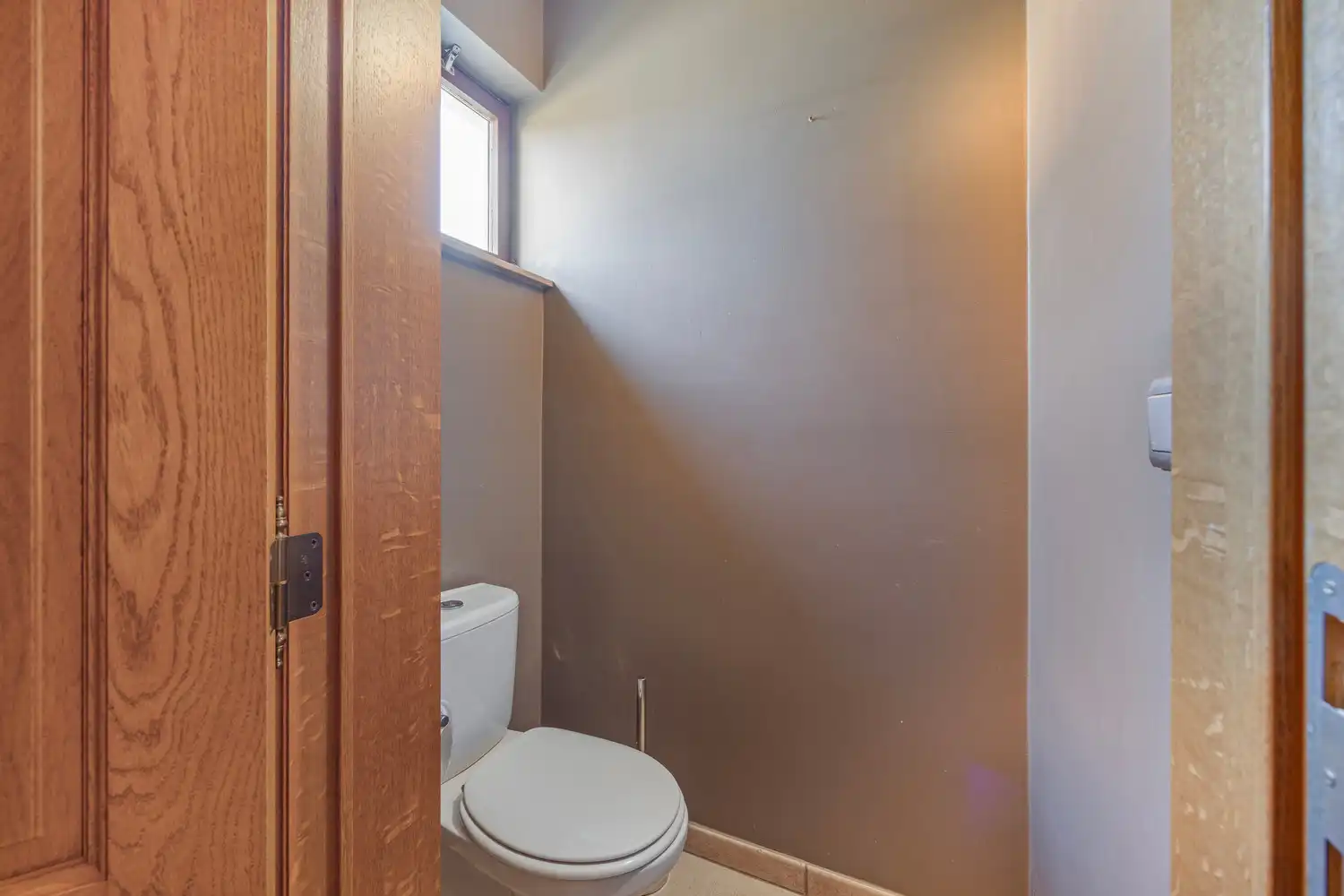 STIJLVOL KANTOOR MET UITSTEKENDE VISIBILITEIT EN BEREIKBAARHEID TE LUMMEN! foto 11