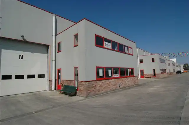 Loods/opslagplaats (1020 m²) te Verrebroek foto {{pictureIndex}}