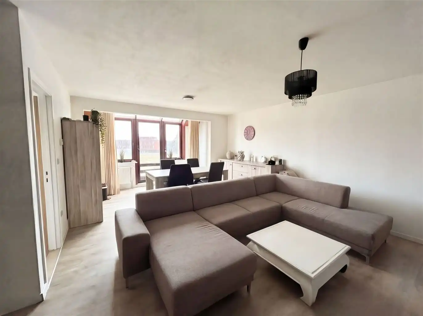 Gezellig appartement met 2 slaapkamers en terrasje nabij het centrum van Maaseik. foto {{pictureIndex}}