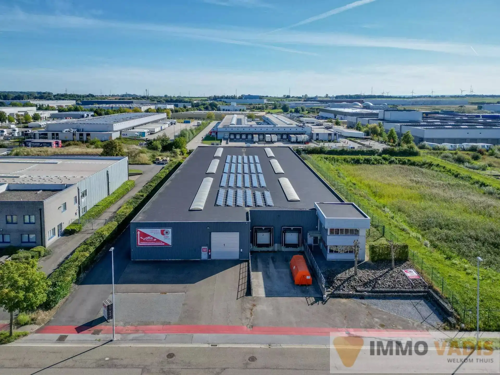 Industrieel gebouw op strategische locatie foto {{pictureIndex}}