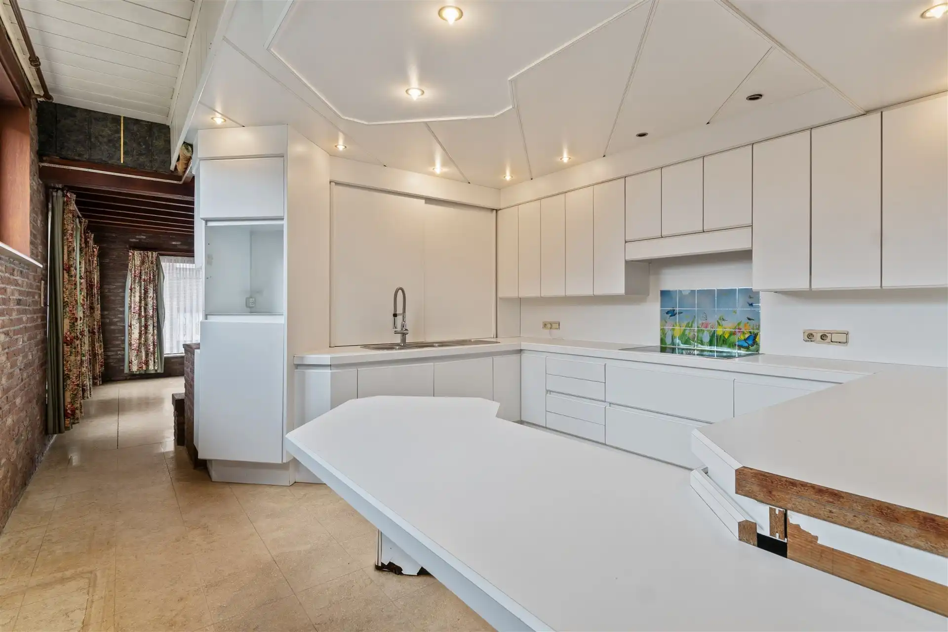 Te renoveren half open bebouwing met garage op centrale ligging te Oudegem foto 5