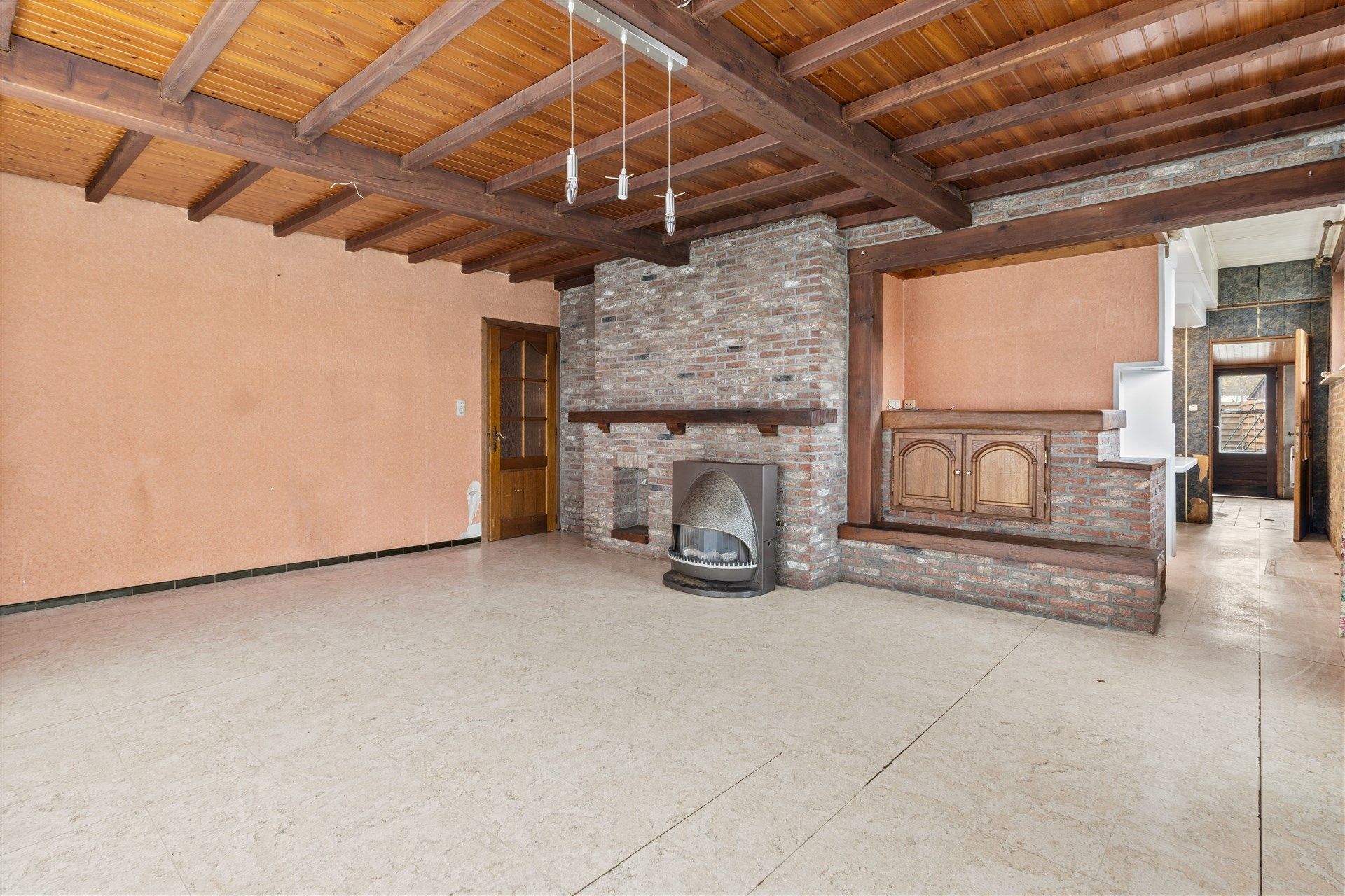 Te renoveren half open bebouwing met garage op centrale ligging te Oudegem foto 5