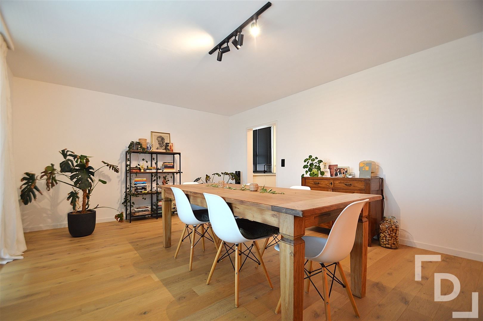 Prachtig gerenoveerd appartement met garage te huur op centrale locatie te Ieper foto 2