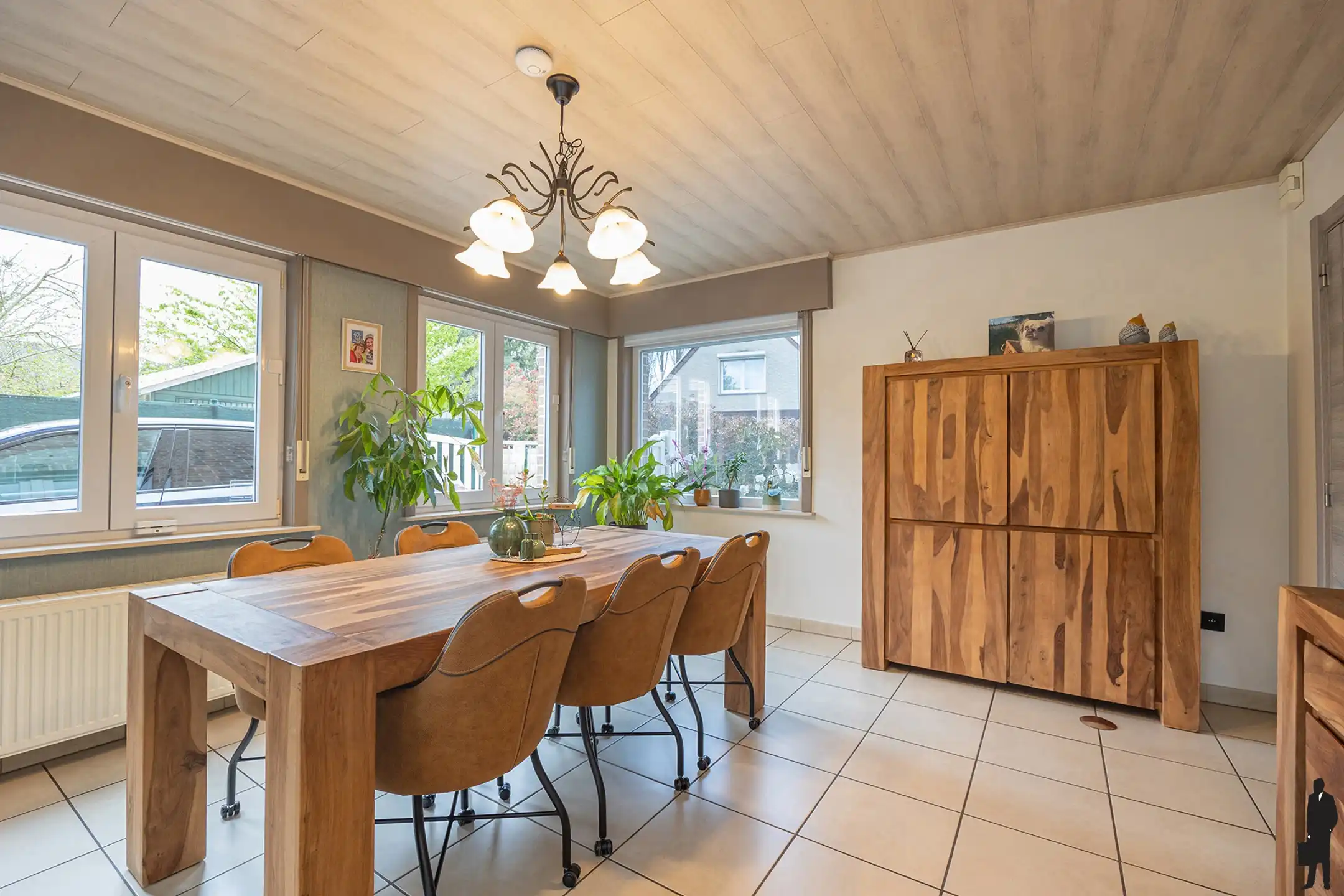 Instapklare gezinswoning met 3 slpk, tuin, garage & carport  foto 4