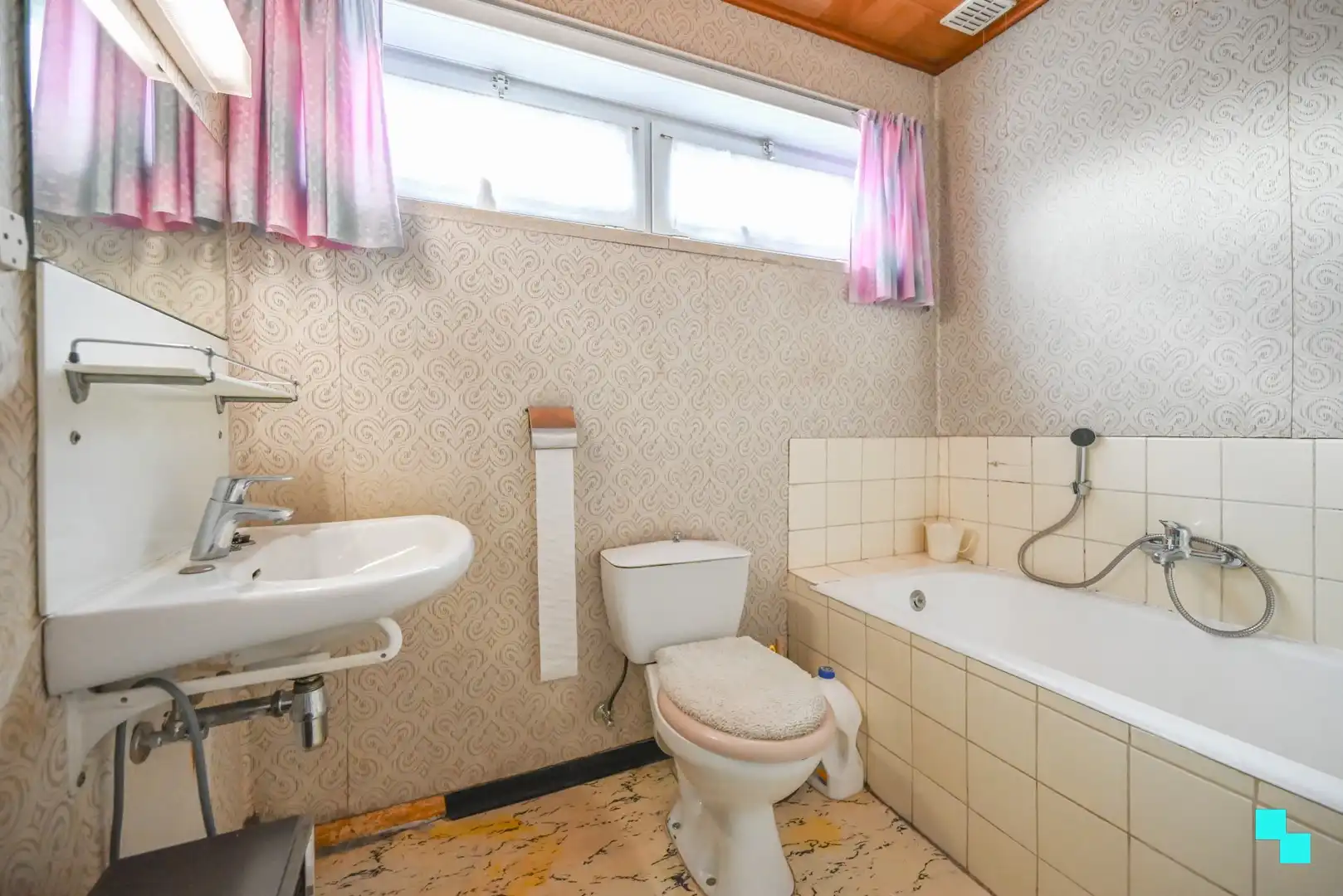 Halfopen woning in doodlopende straat te Sint-Eloois-Winkel foto 26