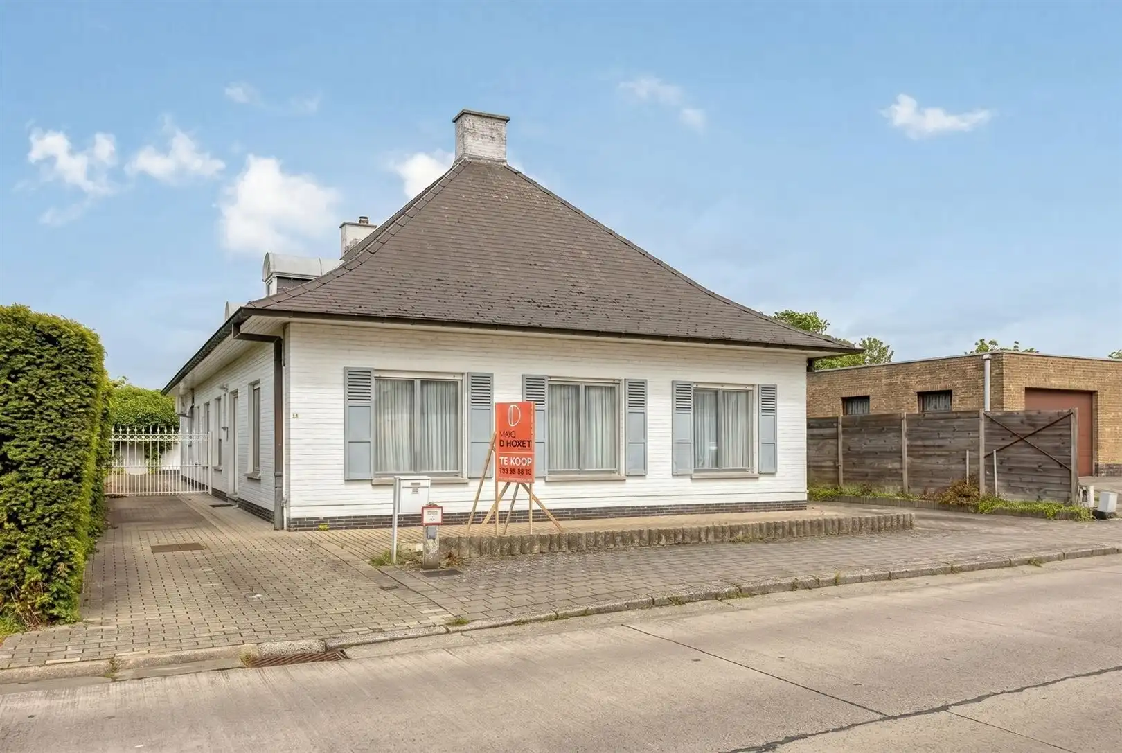 Hoofdfoto van de publicatie: Villa met achterliggend kantoorgebouw