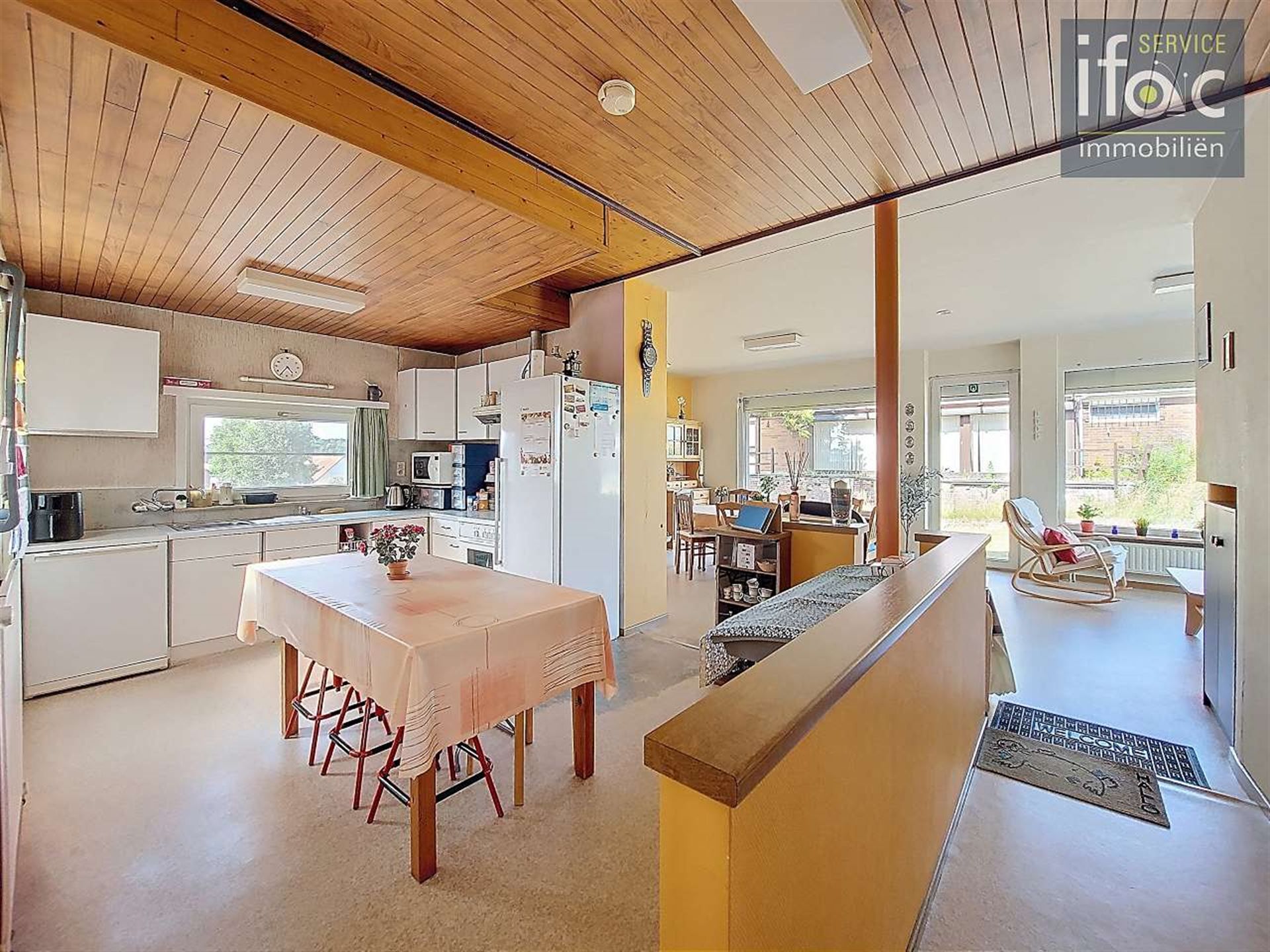 Centraal gelegen driegevelwoning met mooie tuin op ±7a foto 5