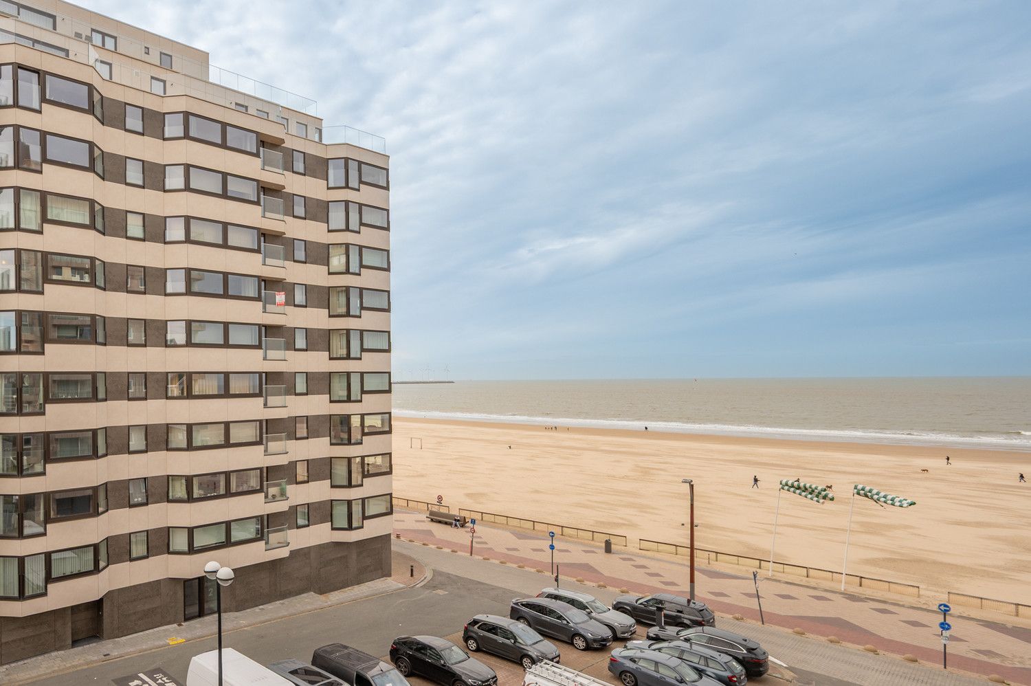 Instapklaar vakantie-appartement met zijdelings zicht op zee foto 2