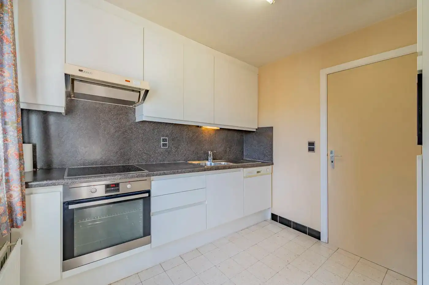 Instapklare gezinswoning met 3 slaapkamers, inpandige garage en zuidgerichte tuin foto 4