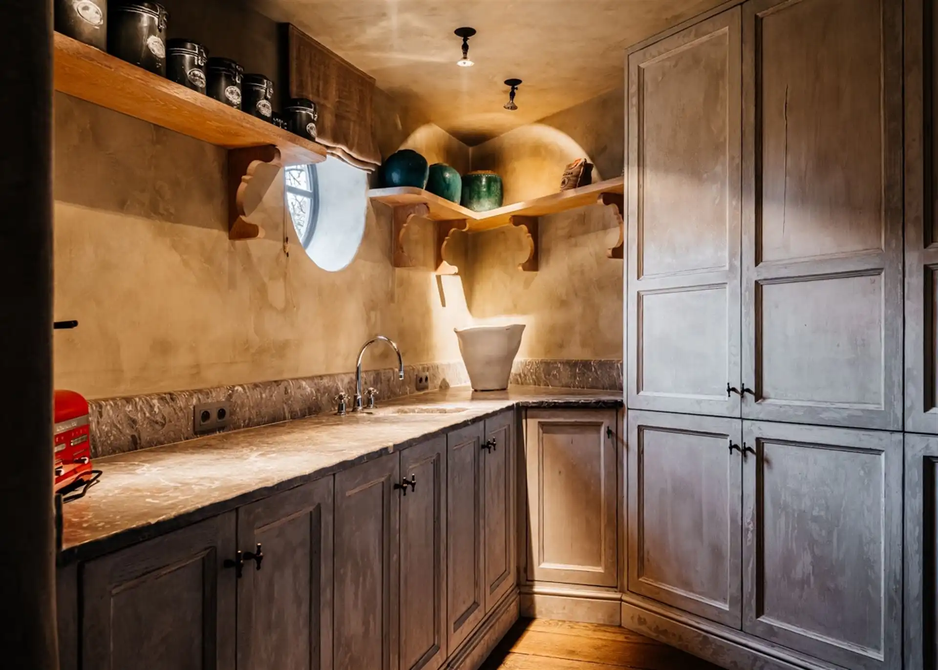 Charmante, hoogwaardig afgewerkte woning in een woonwijk. foto 25