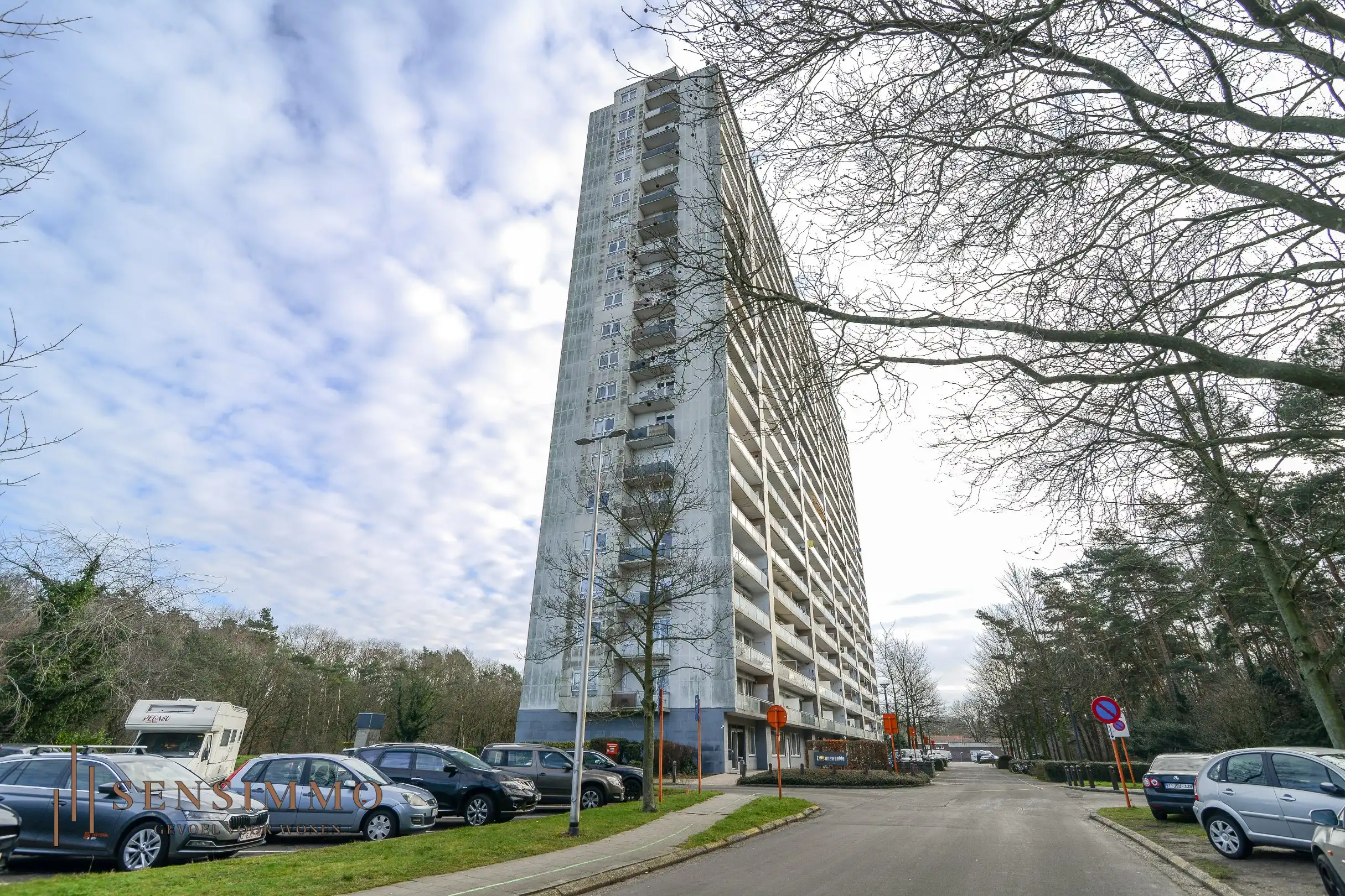Gerenoveerd 3 slaapkamer appartement met kelderberging vlakbij Genk centrum! foto 22