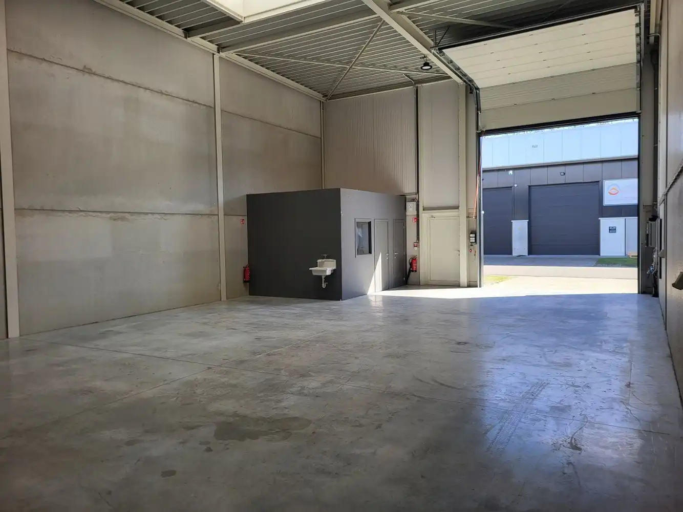 KMO-unit met kantoortje foto 3