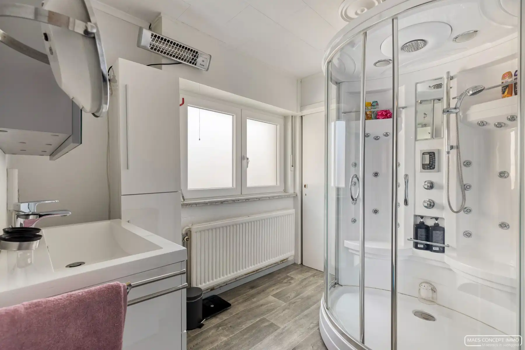 Ruime woning te koop te Waregem op strategische ligging foto 12