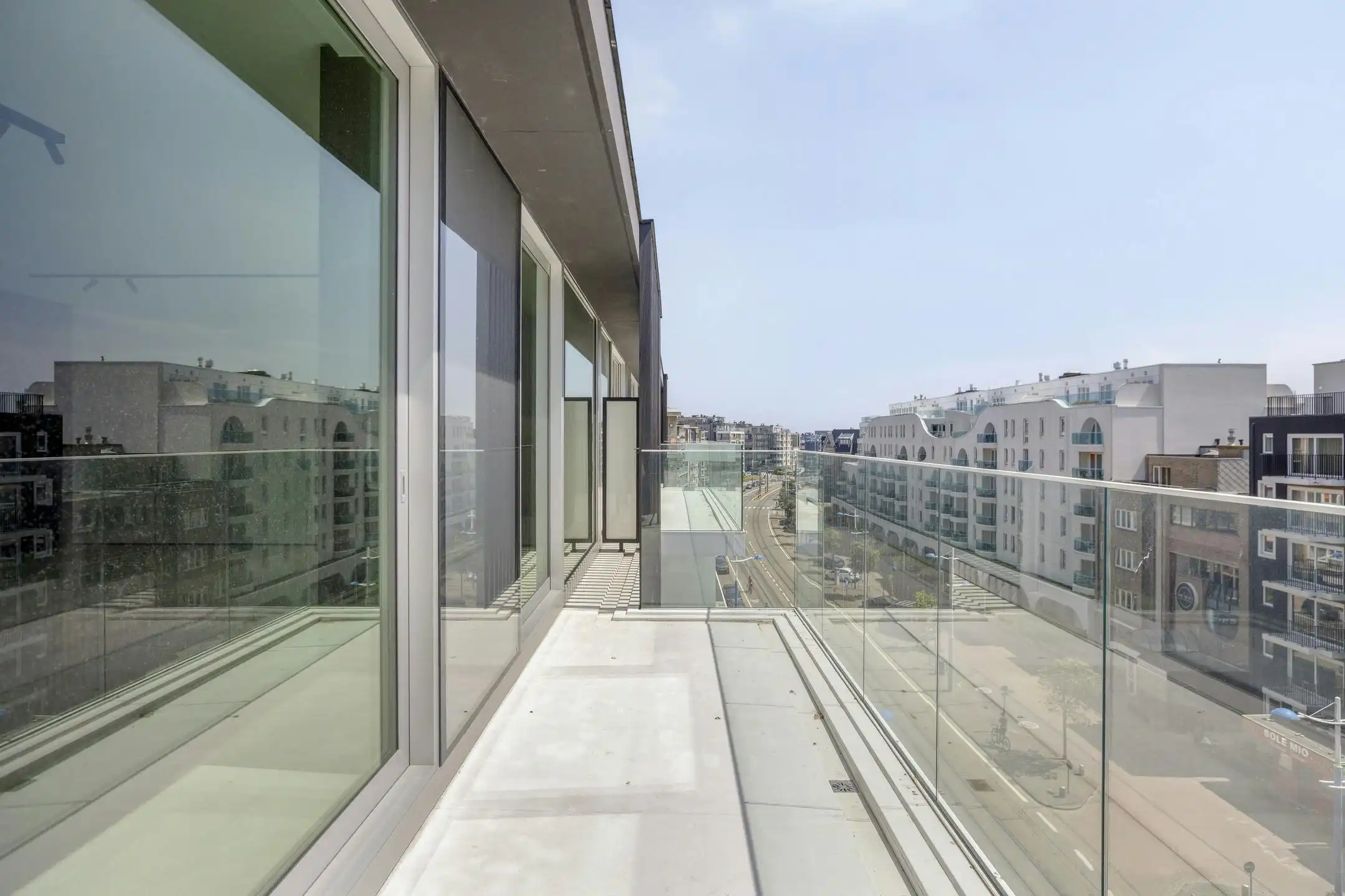 Ruim nieuwbouw appartement (147m²) met 3 slaapkamers foto 8