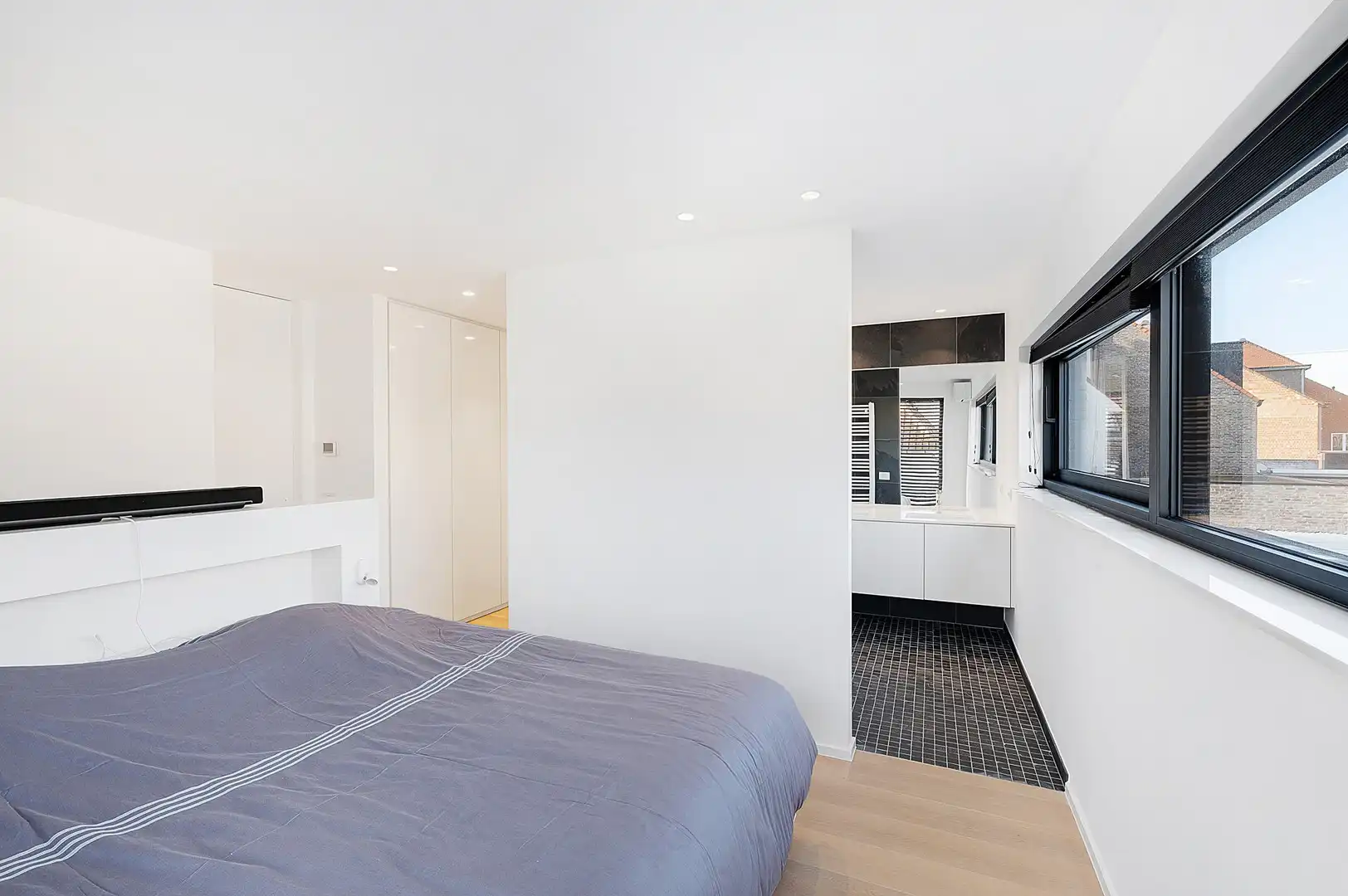 Hedendaagse, recente koppelwoonst centraal gelegen te oud-Knokke. foto 21