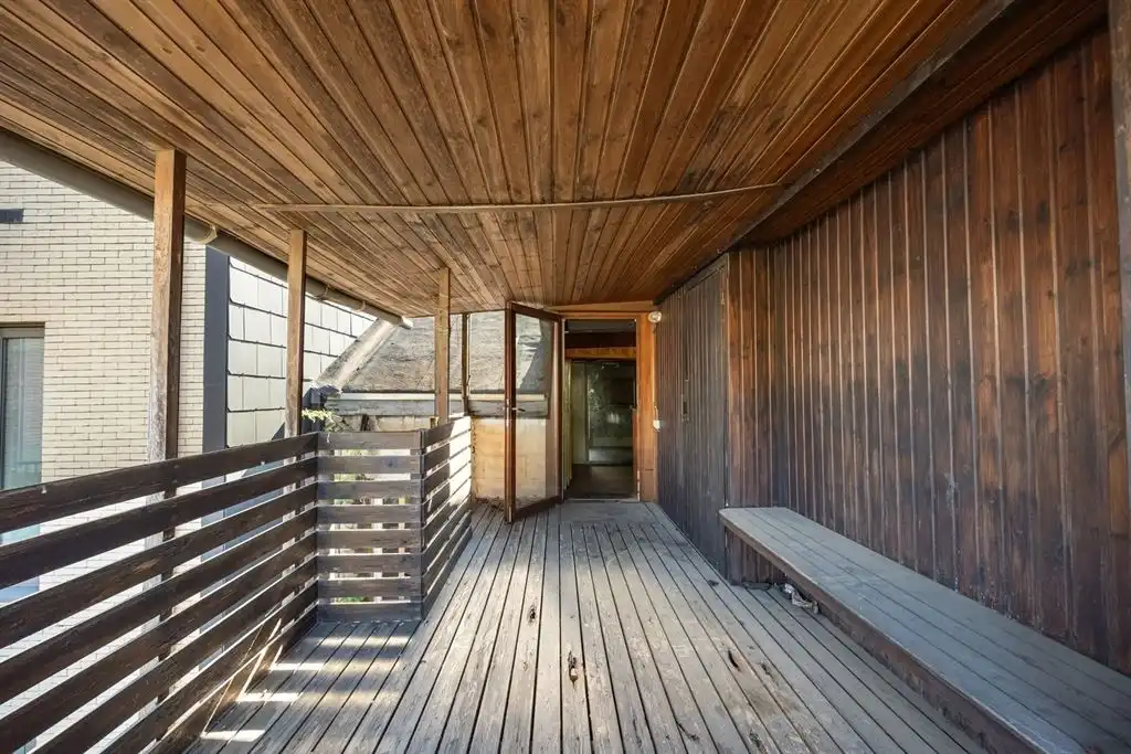 Magazijn pal in de stad met grote woonst foto 36