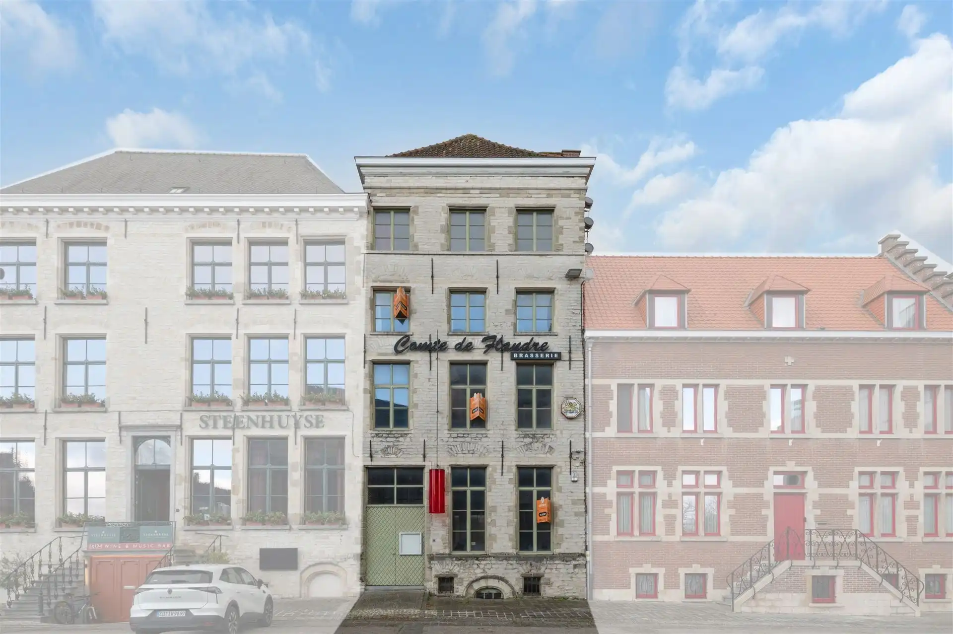 Historisch handelspand op de markt te Oudenaarde foto {{pictureIndex}}