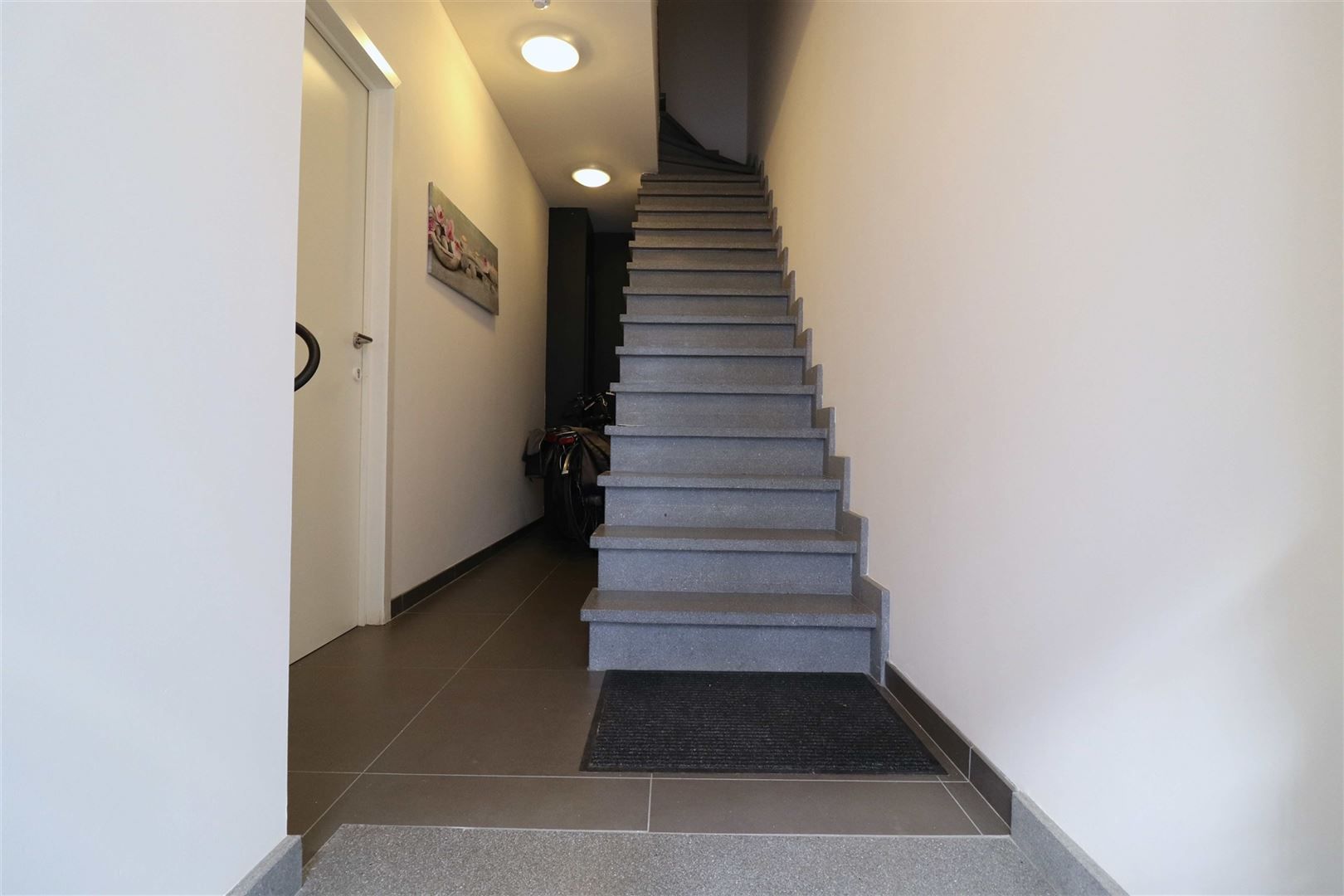 Moderne flat met terras foto 14