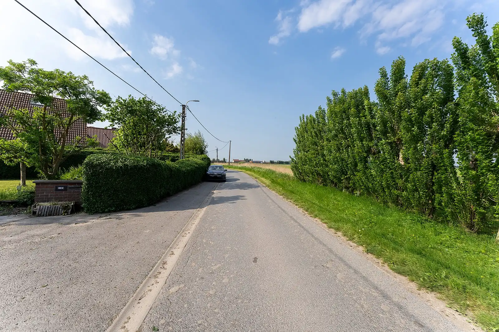 Zeer ruime woning op een perceel van 1000m² met dubbele garage in het landelijke Houtave. foto 4
