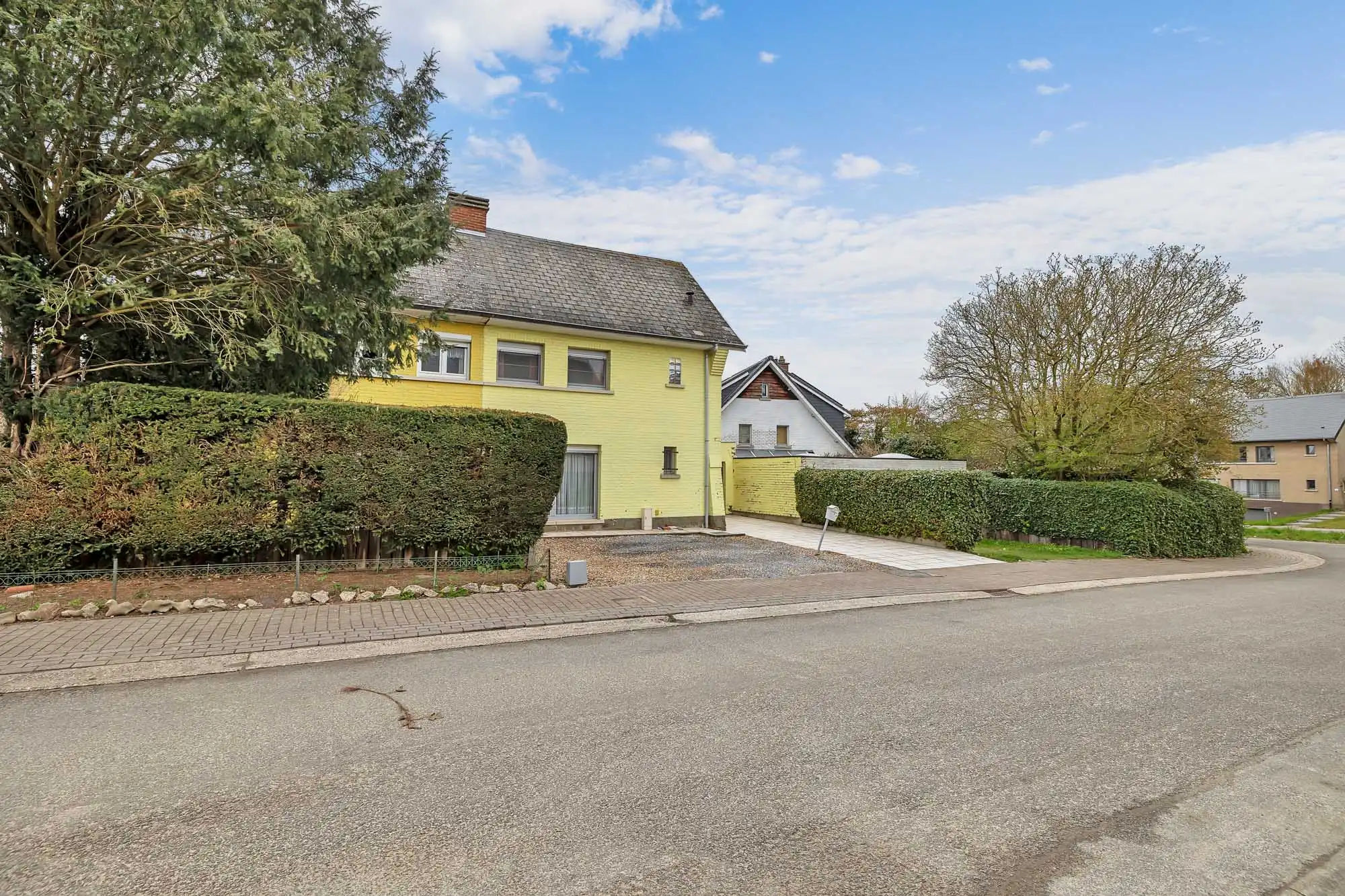 Halfopen bebouwing met garage en tuin in Ternat! foto 5