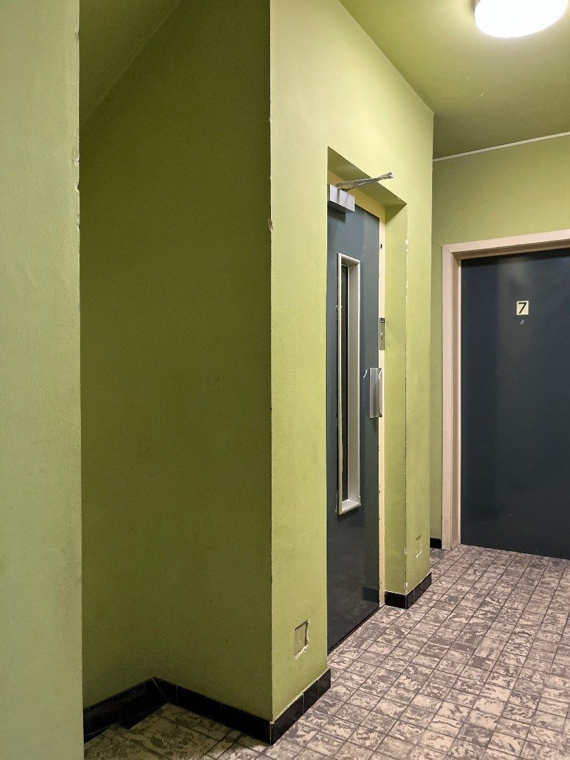 Vrije studio met open zicht op het station foto 12