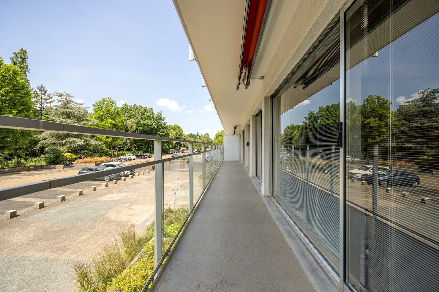 Energiezuinig (EPC B) hoekappartement met uitzonderlijke lichtinval en riant terras te Berchem foto 8