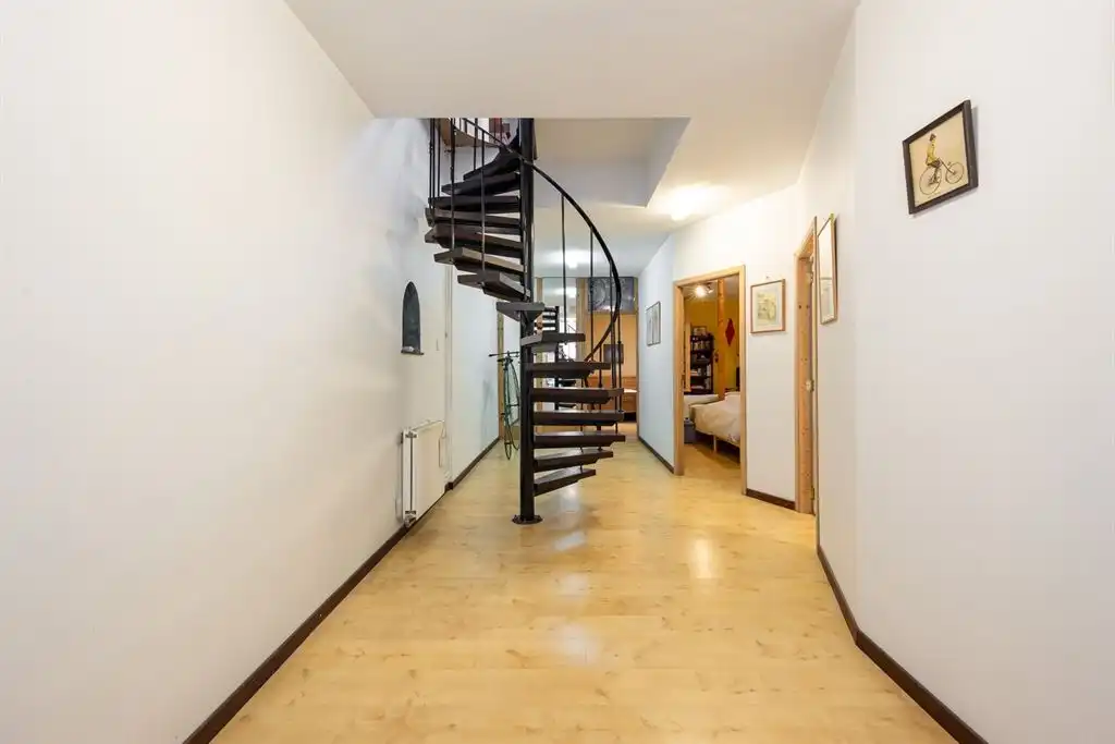 Ruim gelijkvloers kantoor met multifunctionele achterbouw foto 7