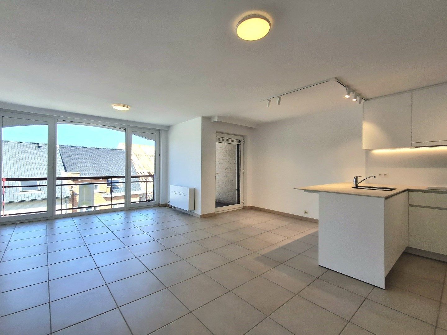 RECENT GERENOVEERD, CENTRAAL GELEGEN DUPLEX-APPARTEMENT MET 2 SLAAPKAMERS foto 2