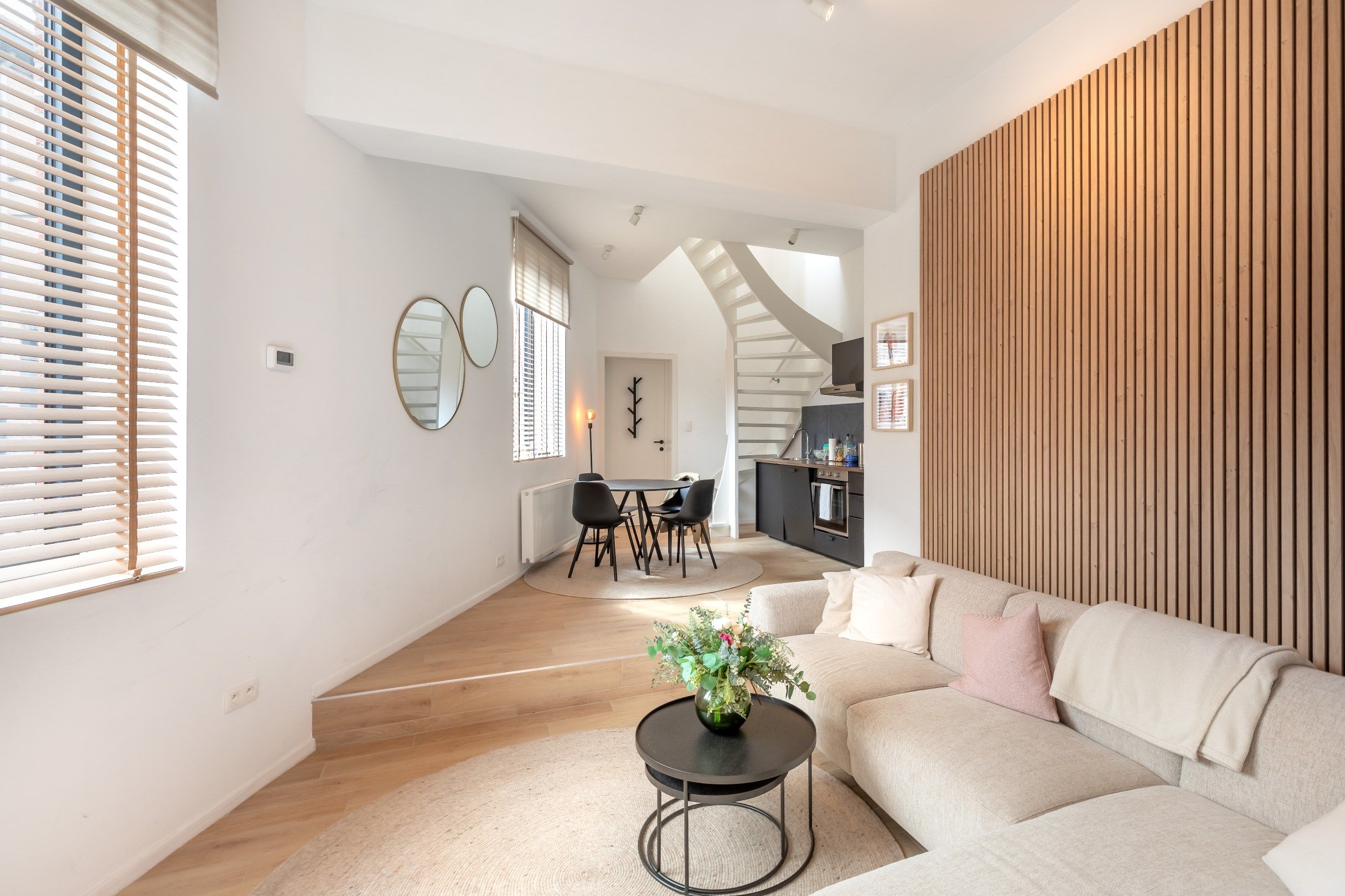Prachtig gerenoveerde hoekwoning! foto {{pictureIndex}}