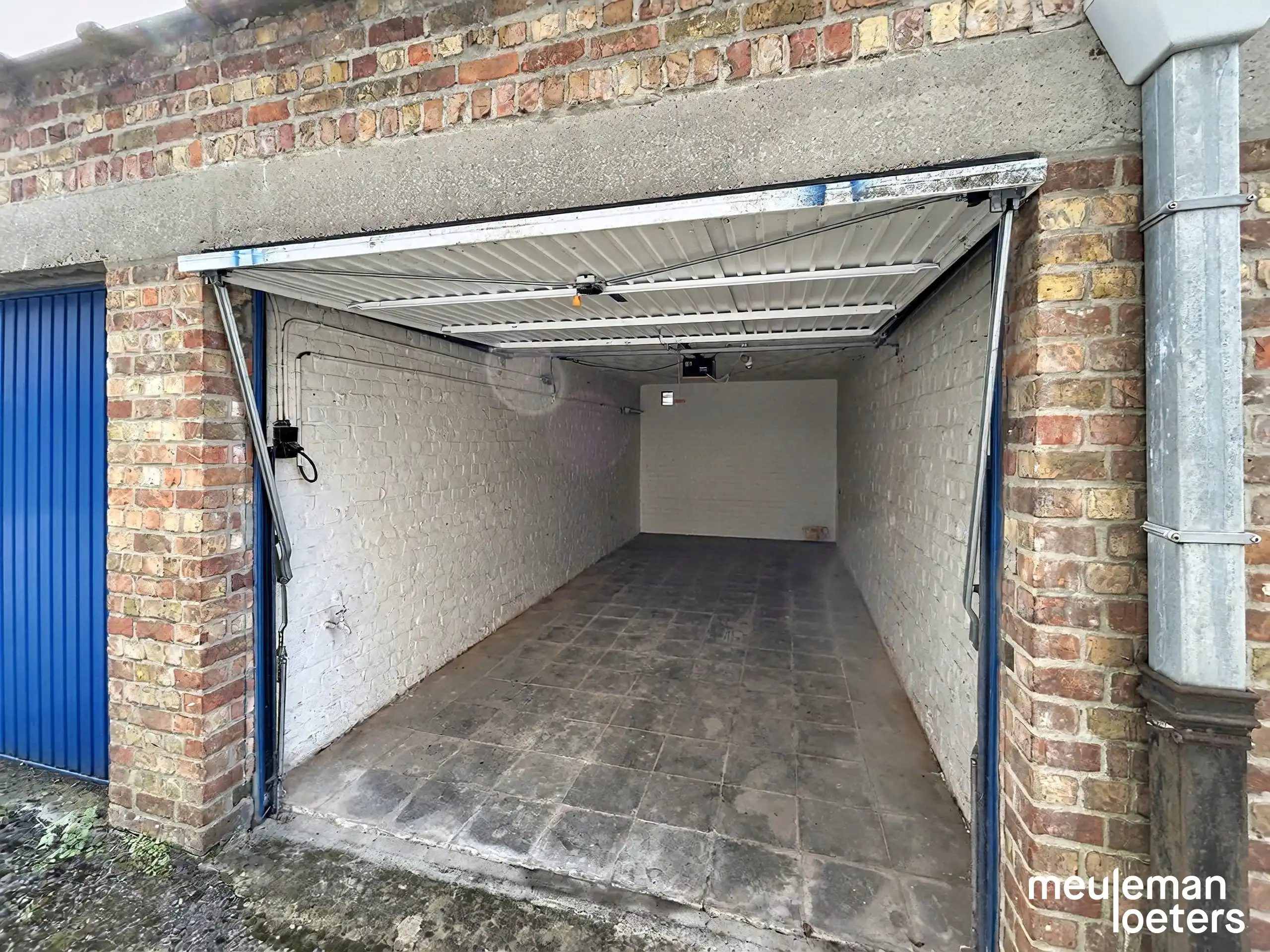 Ruime garagebox te Sint-Michiels foto 2