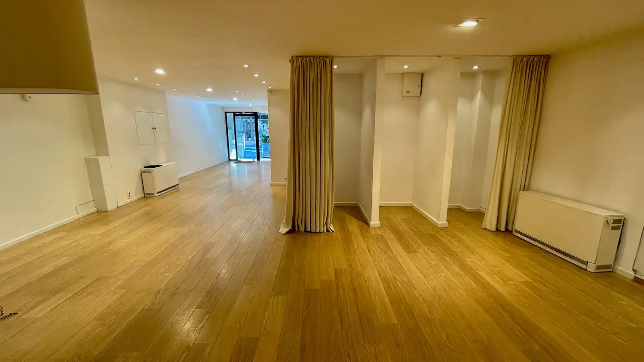 HANDELSPAND MET RUIME KELDER GELEGEN IN DE DRUKSTE WINKELSTRAAT VAN SINT-TRUIDEN foto 6