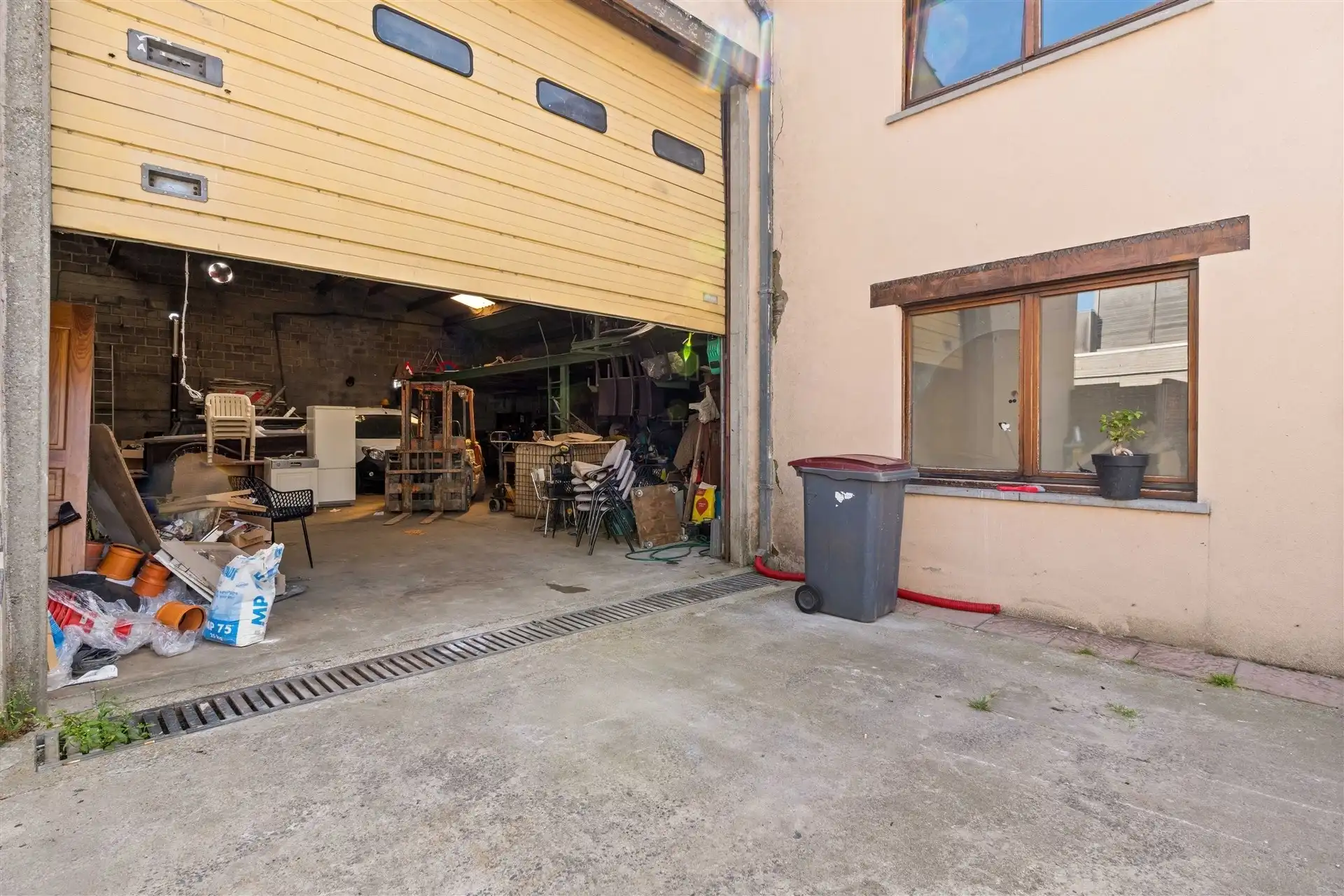 Halfopen bebouwing met magazijn (225m²) foto 3