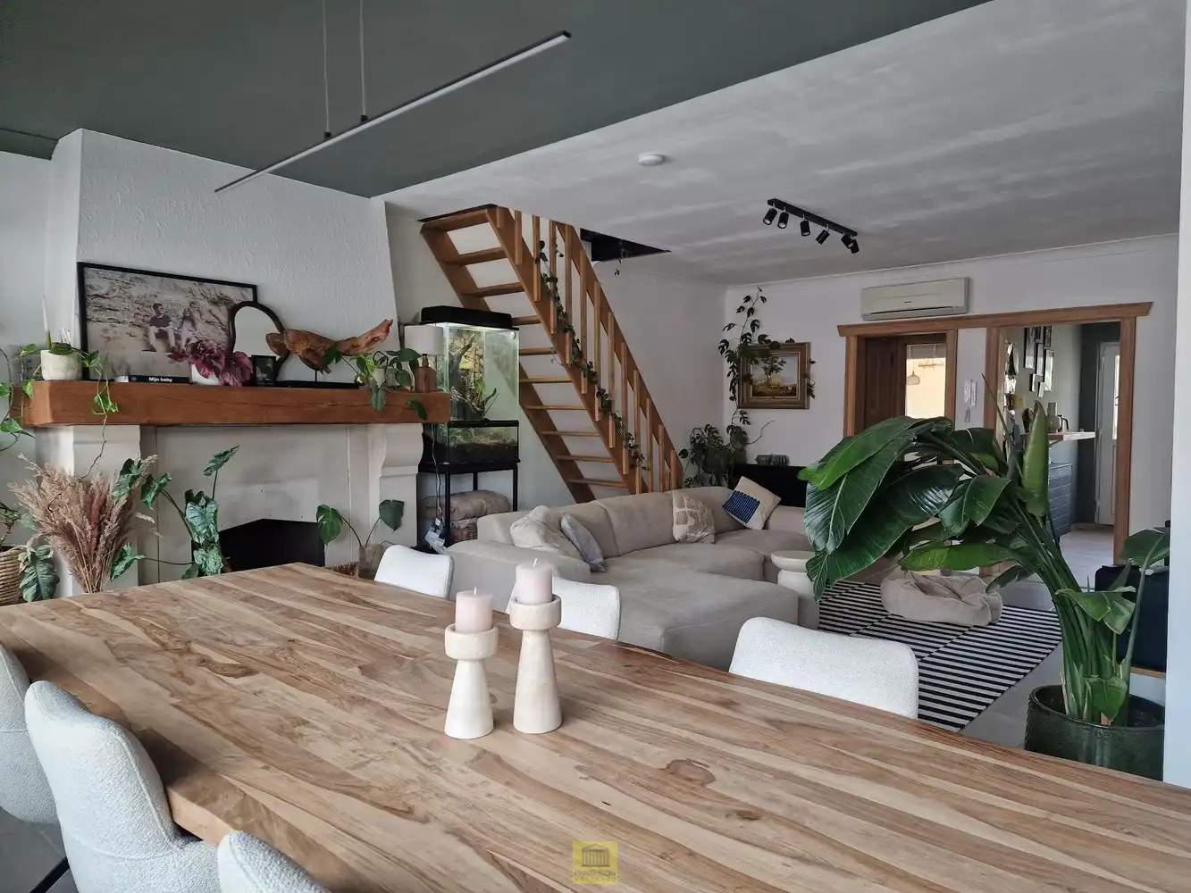 Rustig en centraal gelegen in Haaltert – gebouw met 2 duplexappartementen en 2 ruime garages! foto 5