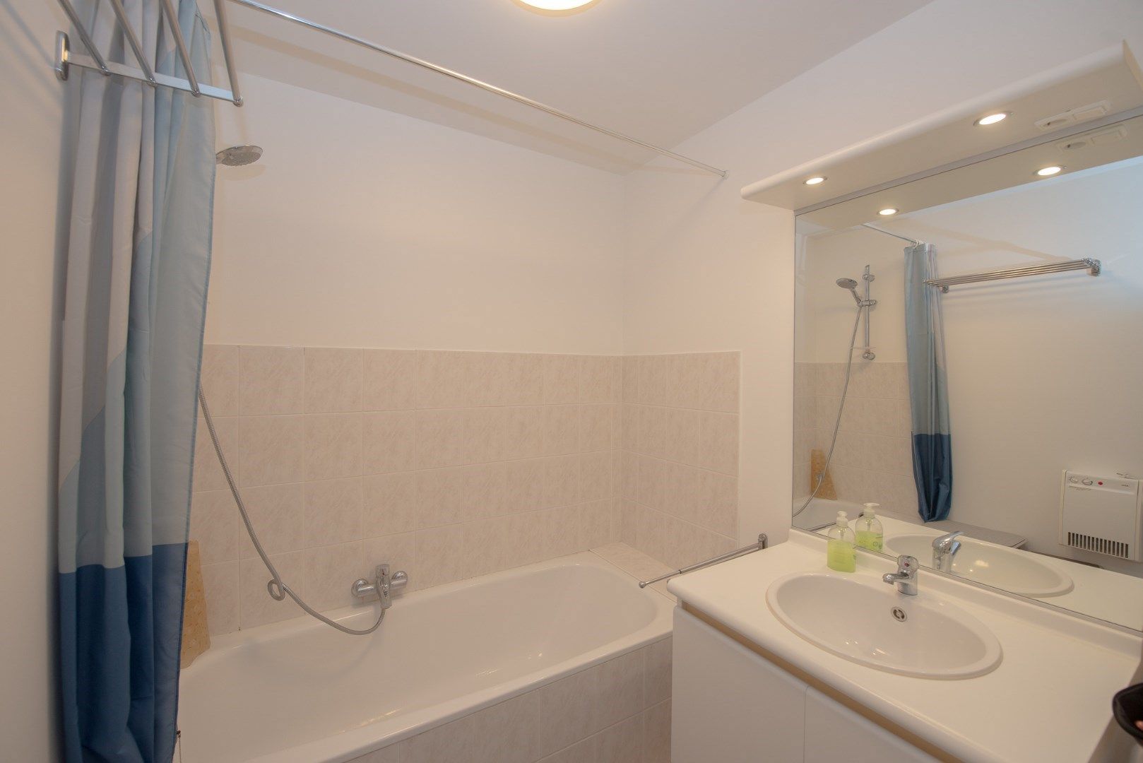 Energiezuinig 2 slaapkamer appartement met garagebox in centrum Zwevezele foto 12