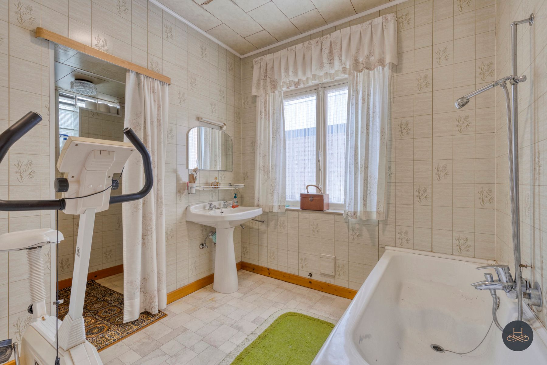 Charmante te renoveren open woning met enorme tuin en bos foto 13