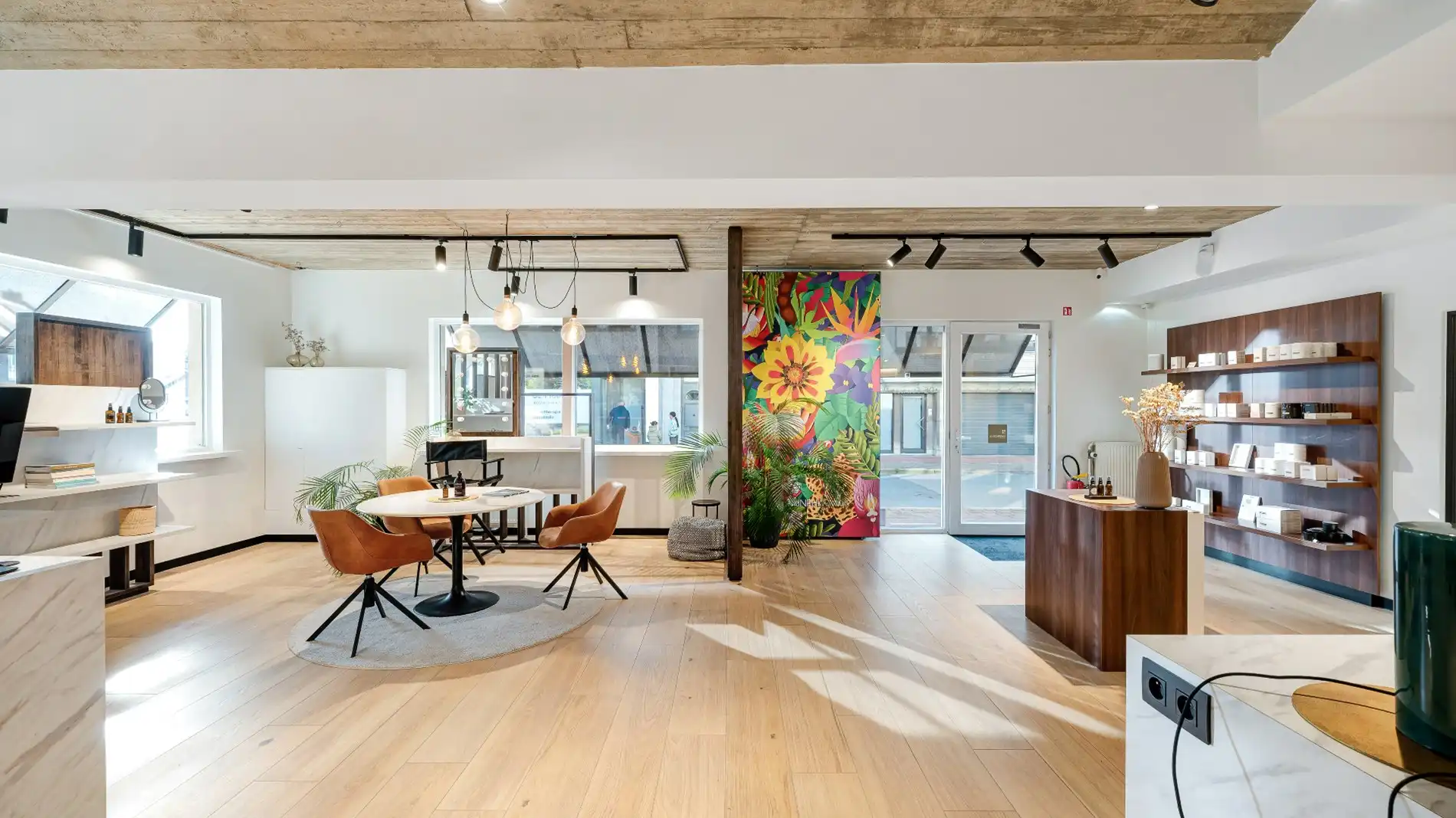 HOEKHandelsgelijkvloers op toplocatie in Heist-aan-Zee – ±185 m² foto 6