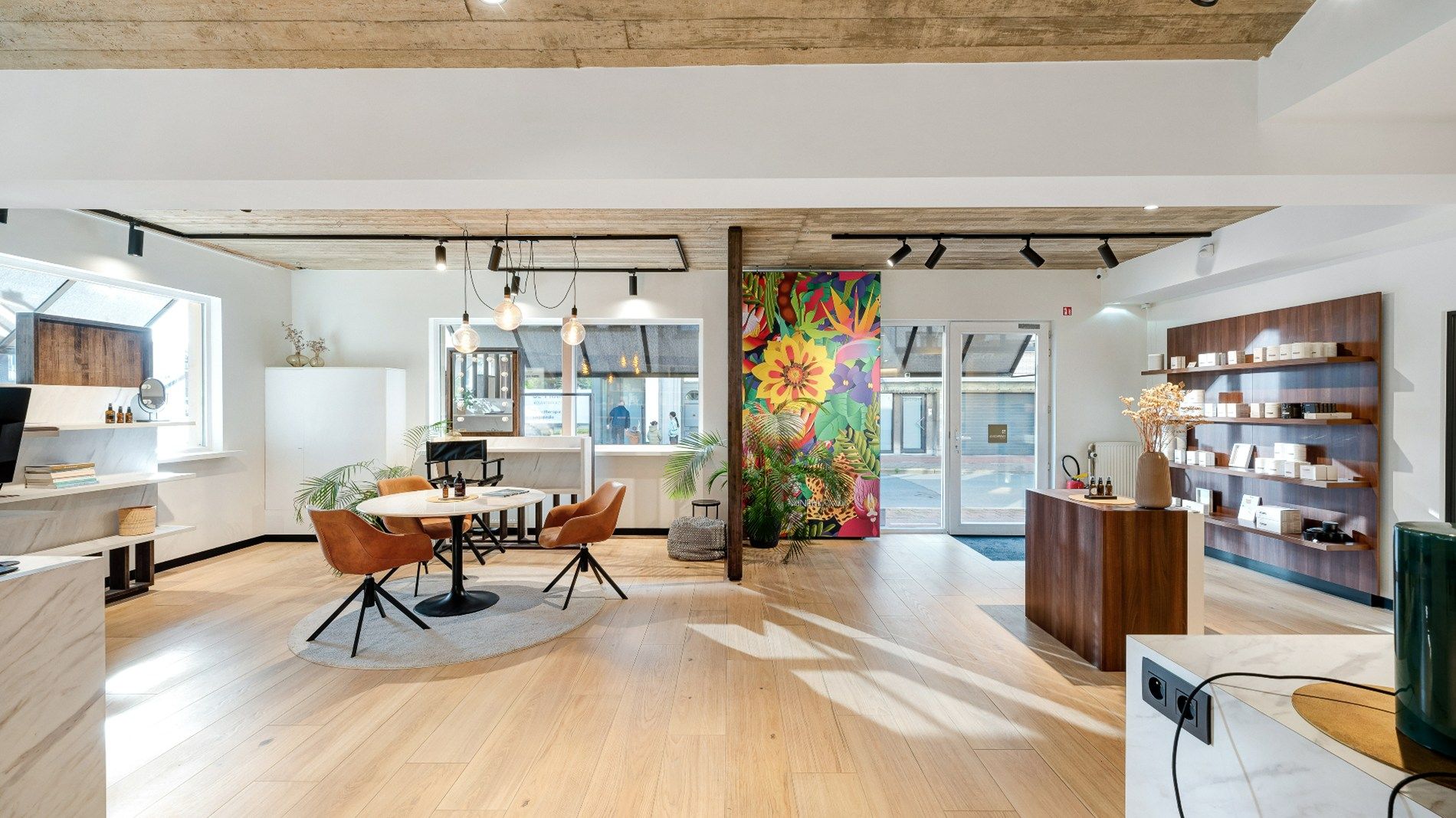 HOEKHandelsgelijkvloers op toplocatie in Heist-aan-Zee – ±185 m² foto 6