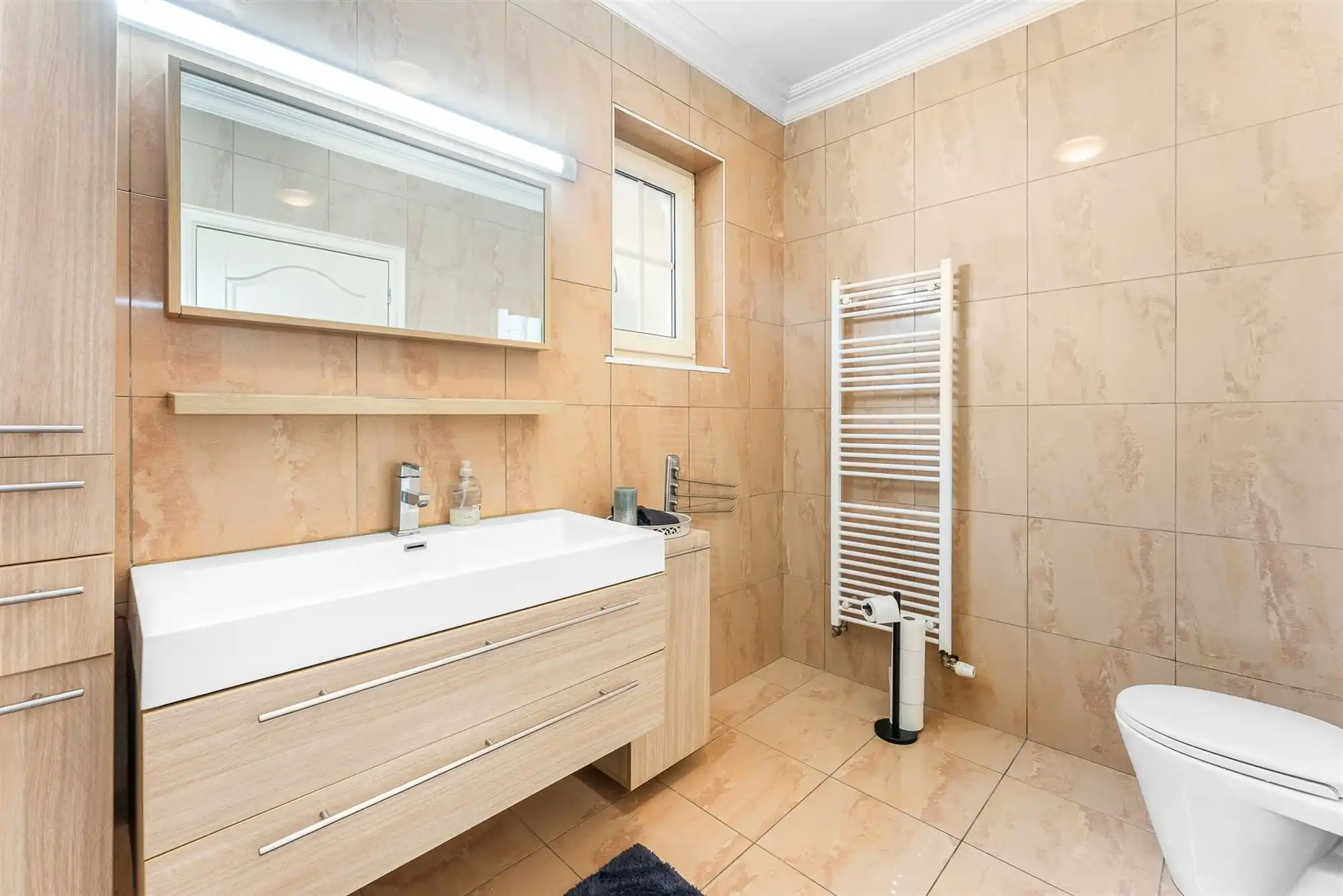 ZEER RUIME, GOED ONDERHOUDEN WONING (269M²) MET 4 SLAAPKAMERS EN RUIME GARAGE OP EEN PERCEEL VAN 10ARE TE BEVERLO foto 12