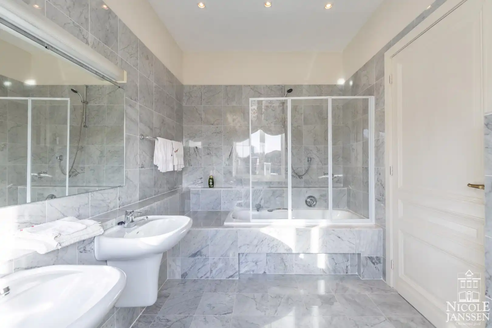 Authentiek herenhuis met conciërgewoning foto 27